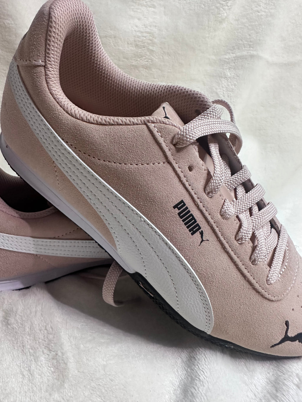 Tenis Pumas Blanco con Rosa Vintage para Mujer.