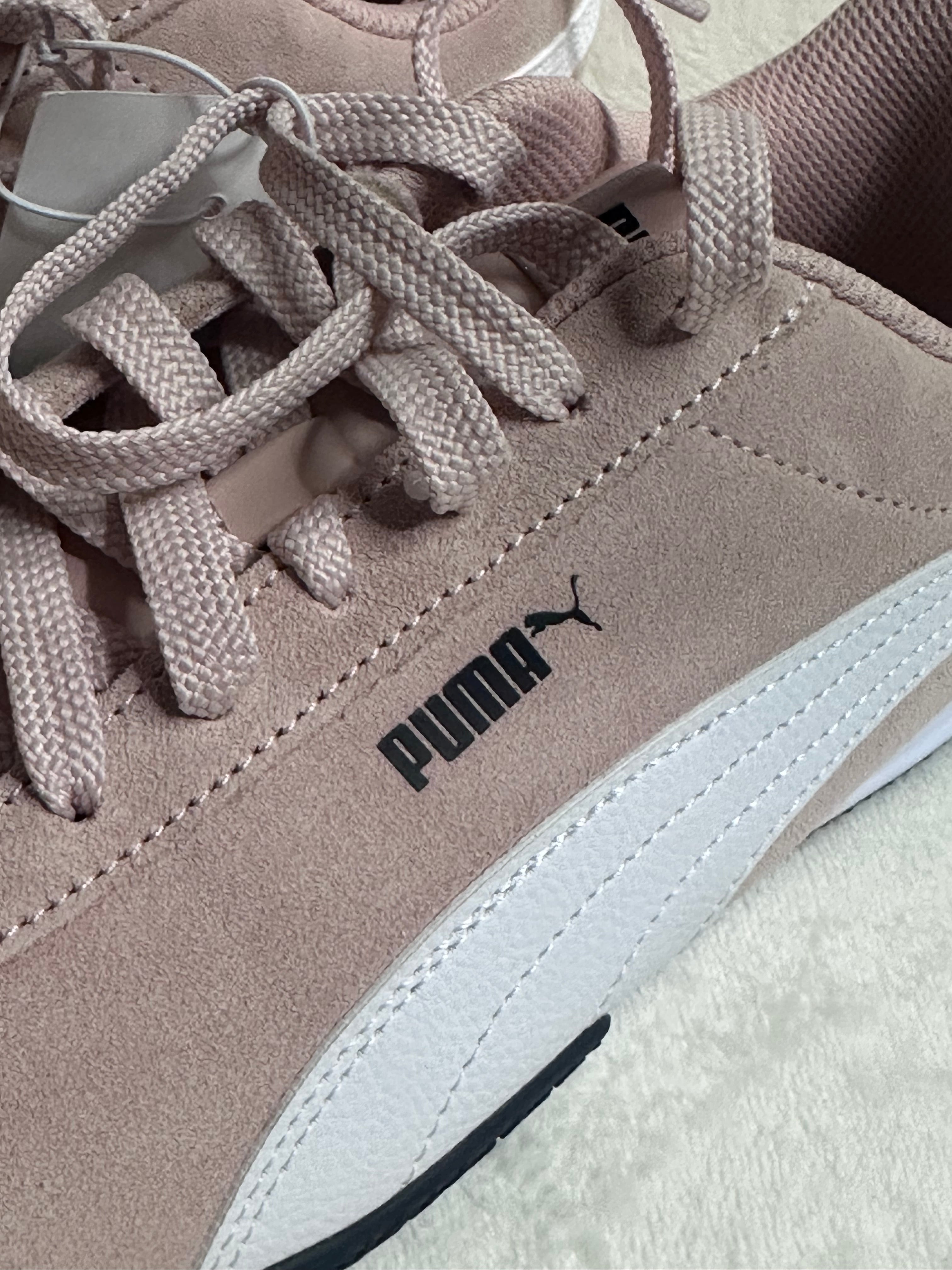 Tenis Pumas Blanco con Rosa Vintage para Mujer.