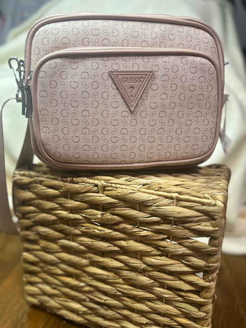 Bolsa Crossbody Guess color Rosa.