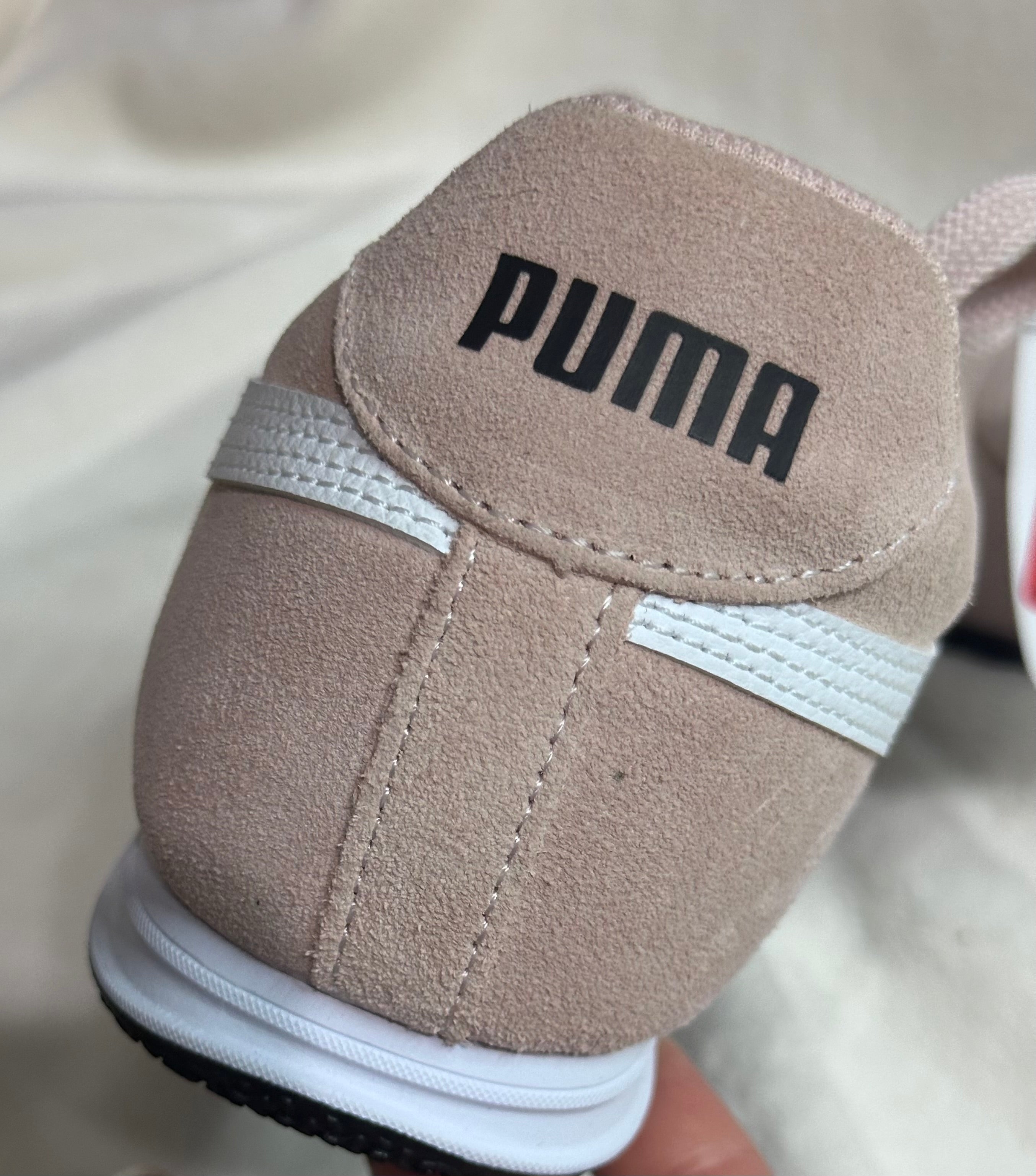 Tenis Pumas Blanco con Rosa Vintage para Mujer.