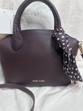 Bolsa Anne Klein Chocolate con Charm de pañuelo.