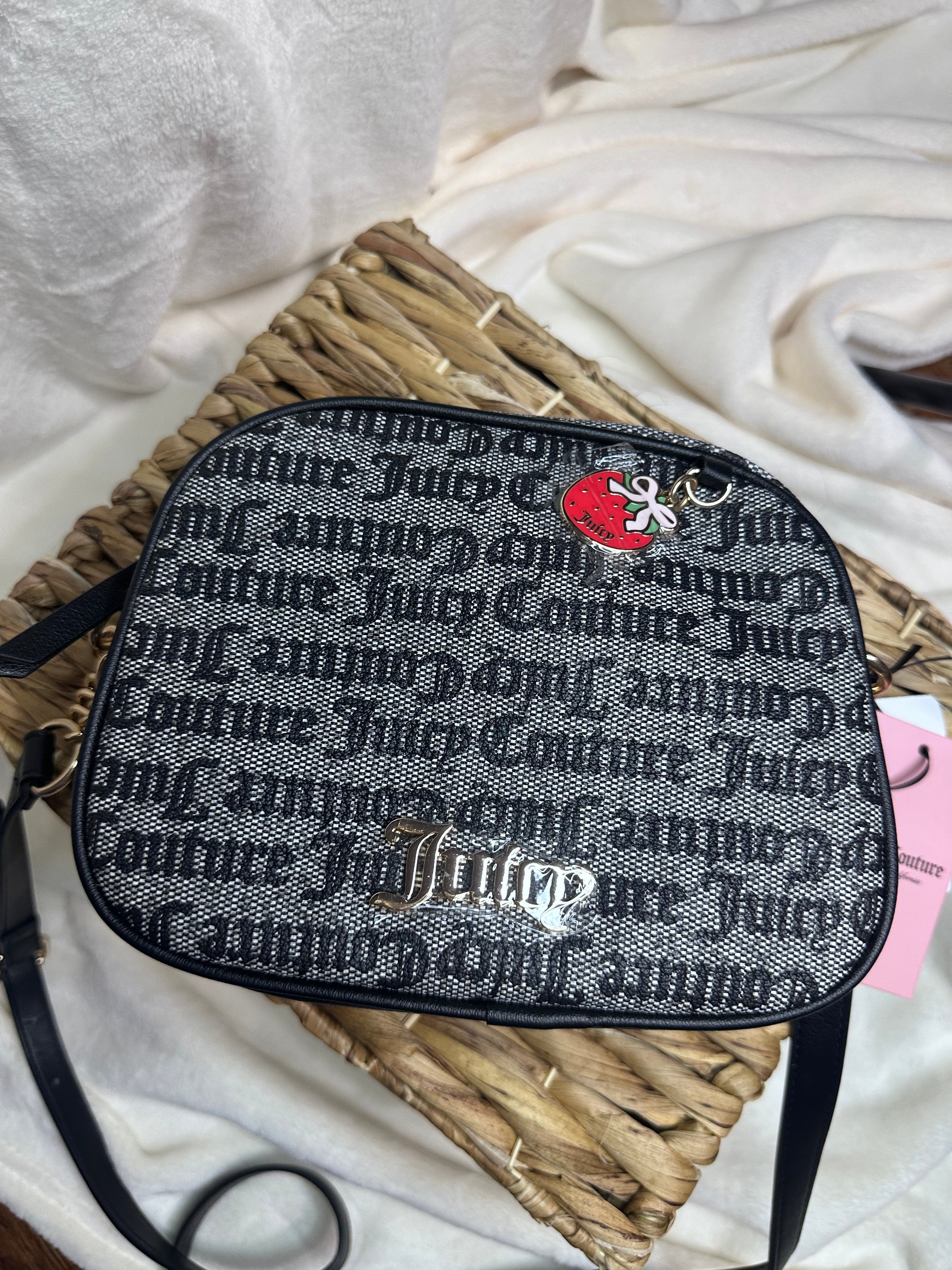 Bolsa Juicy Couture Negra con charm en forma de 🍓