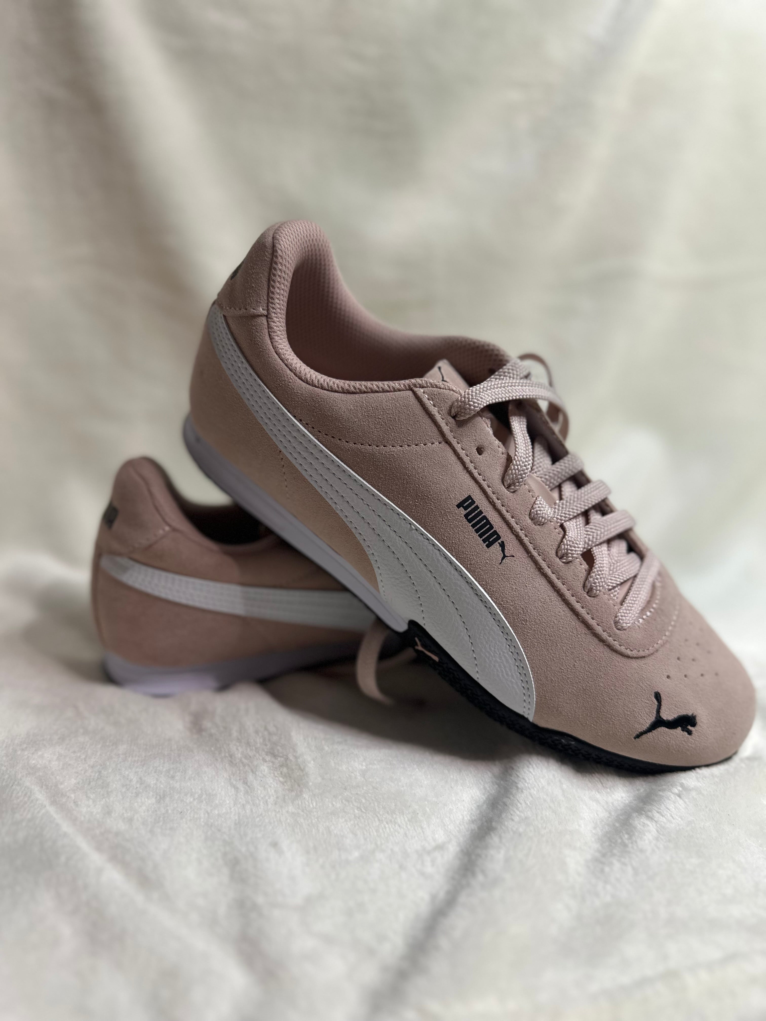 Tenis Pumas Blanco con Rosa Vintage para Mujer.