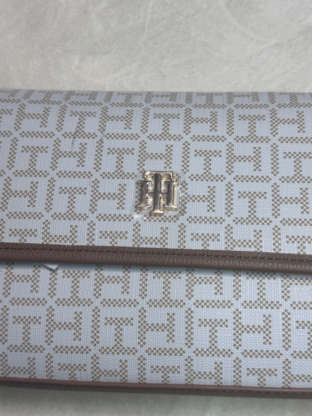 Bolsa TH Convertible Crossbody/Top Handle bag.