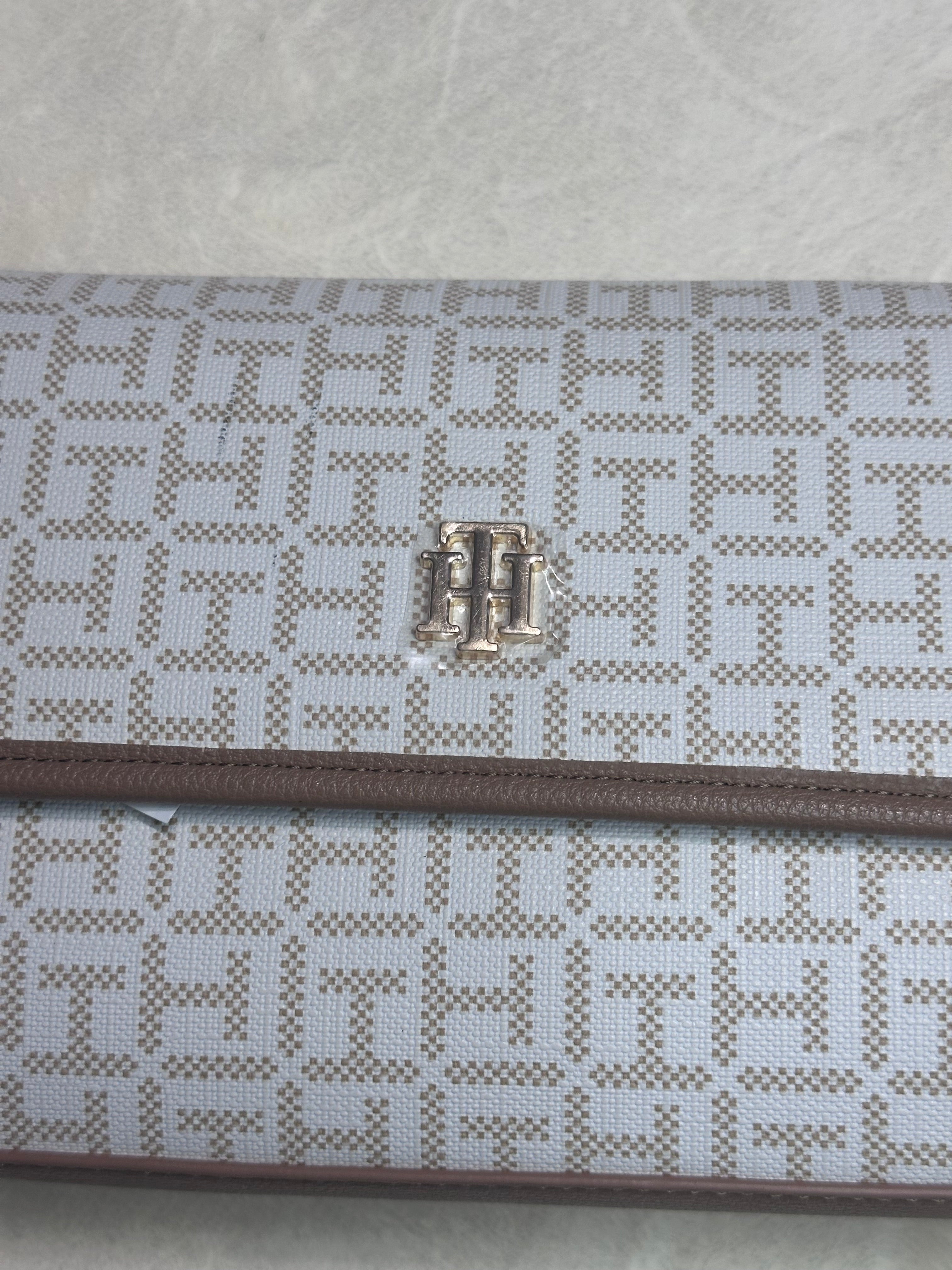 Bolsa TH Convertible Crossbody/Top Handle bag.
