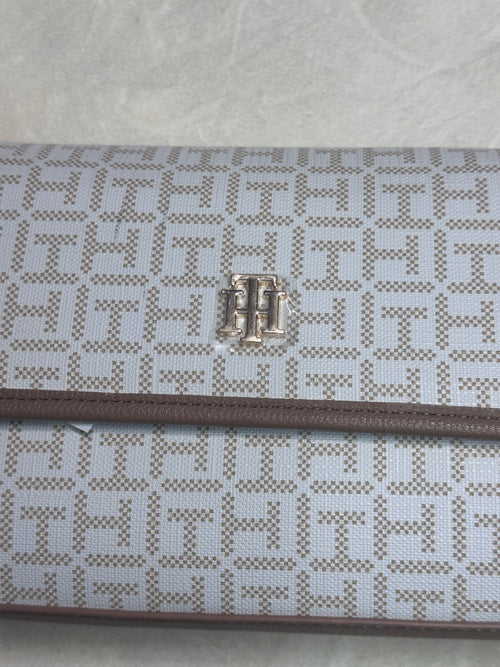 Bolsa TH Convertible Crossbody/Top Handle bag.