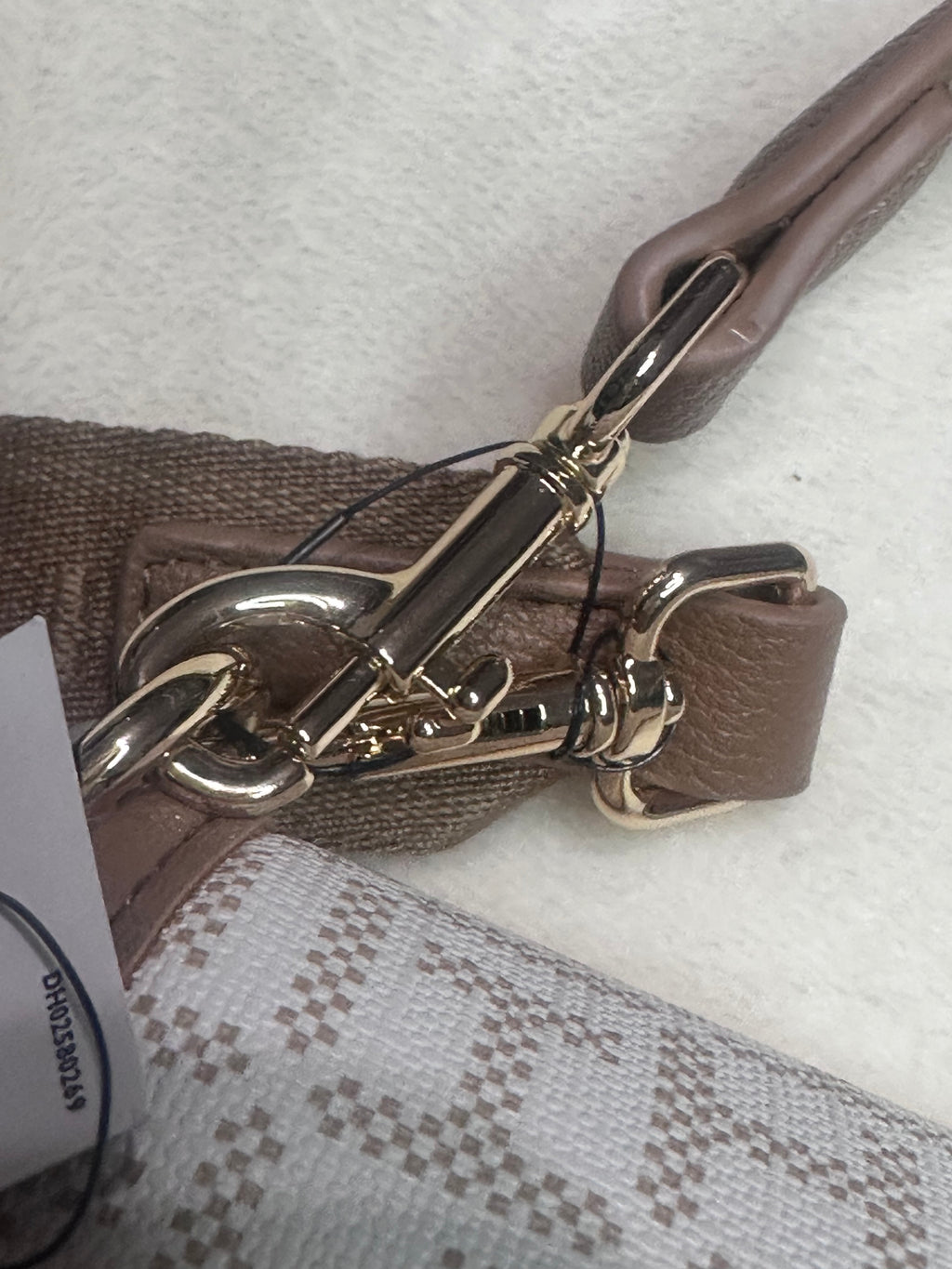 Bolsa TH Convertible Crossbody/Top Handle bag.