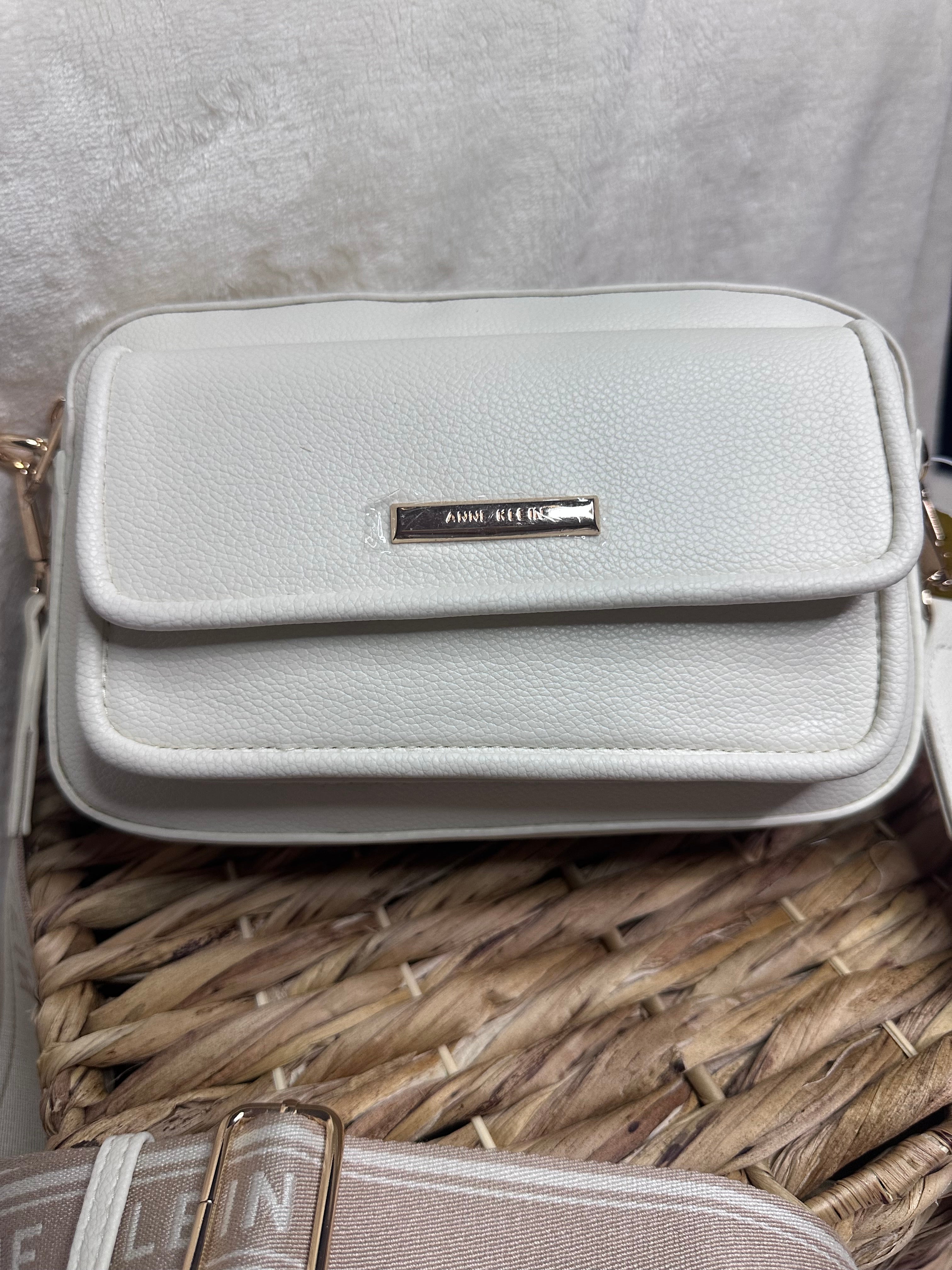 Crossbody Anne Klein Beige Claro.