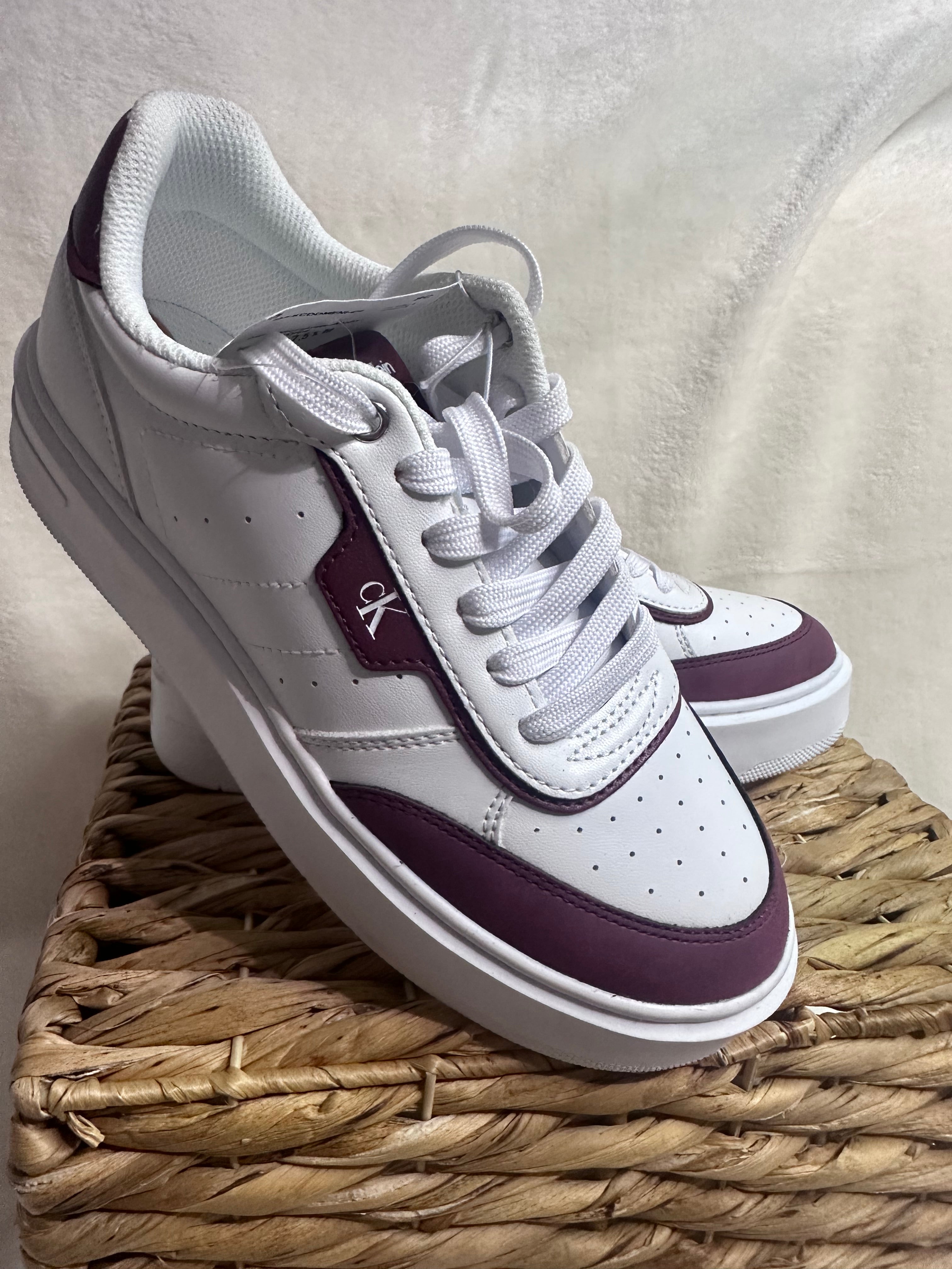 Tenis Calvin Klein para Mujer.
