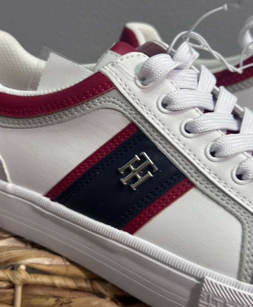 Tenis Tommy Hilfiger Blancos con Franja Roja y Azul - Mujer
