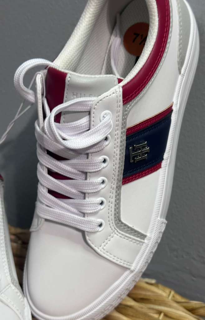 Tenis Tommy Hilfiger Blancos con Franja Roja y Azul - Mujer