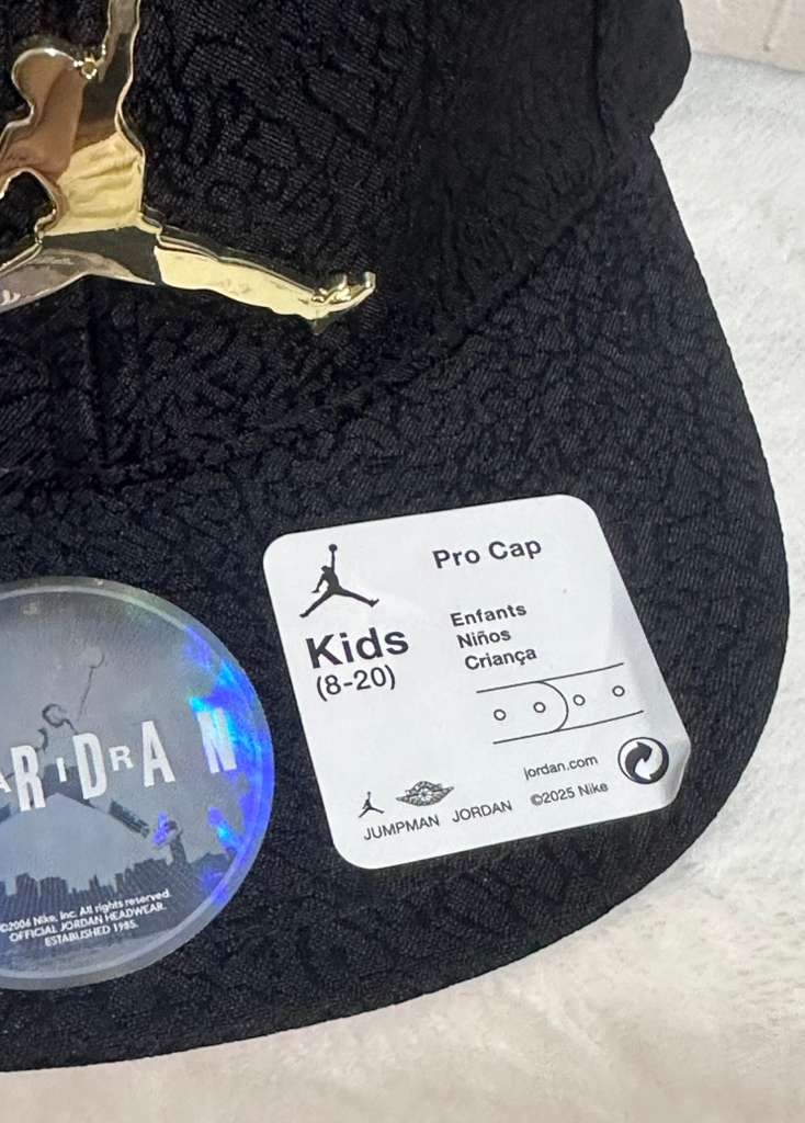 Gorra Jordan Pro Cap Kids Negra con Jumpman Dorado Original