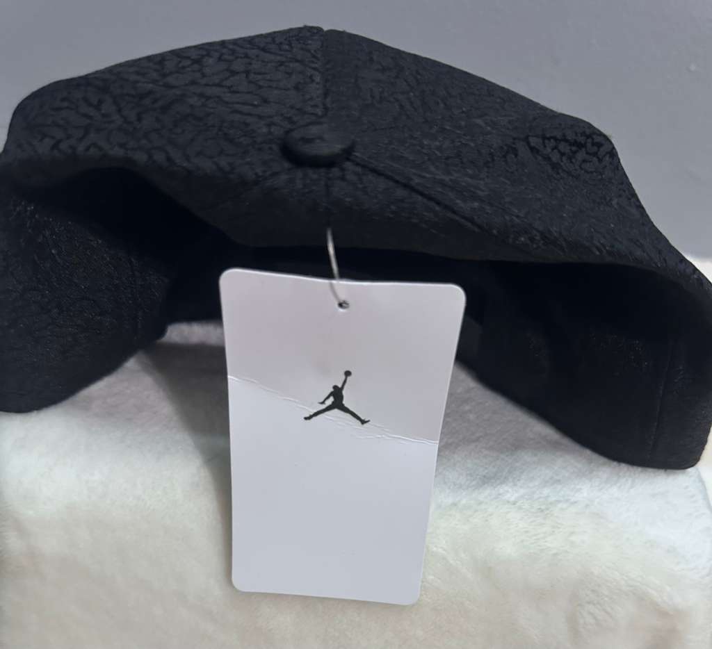 Gorra Jordan Pro Cap Kids Negra con Jumpman Dorado Original