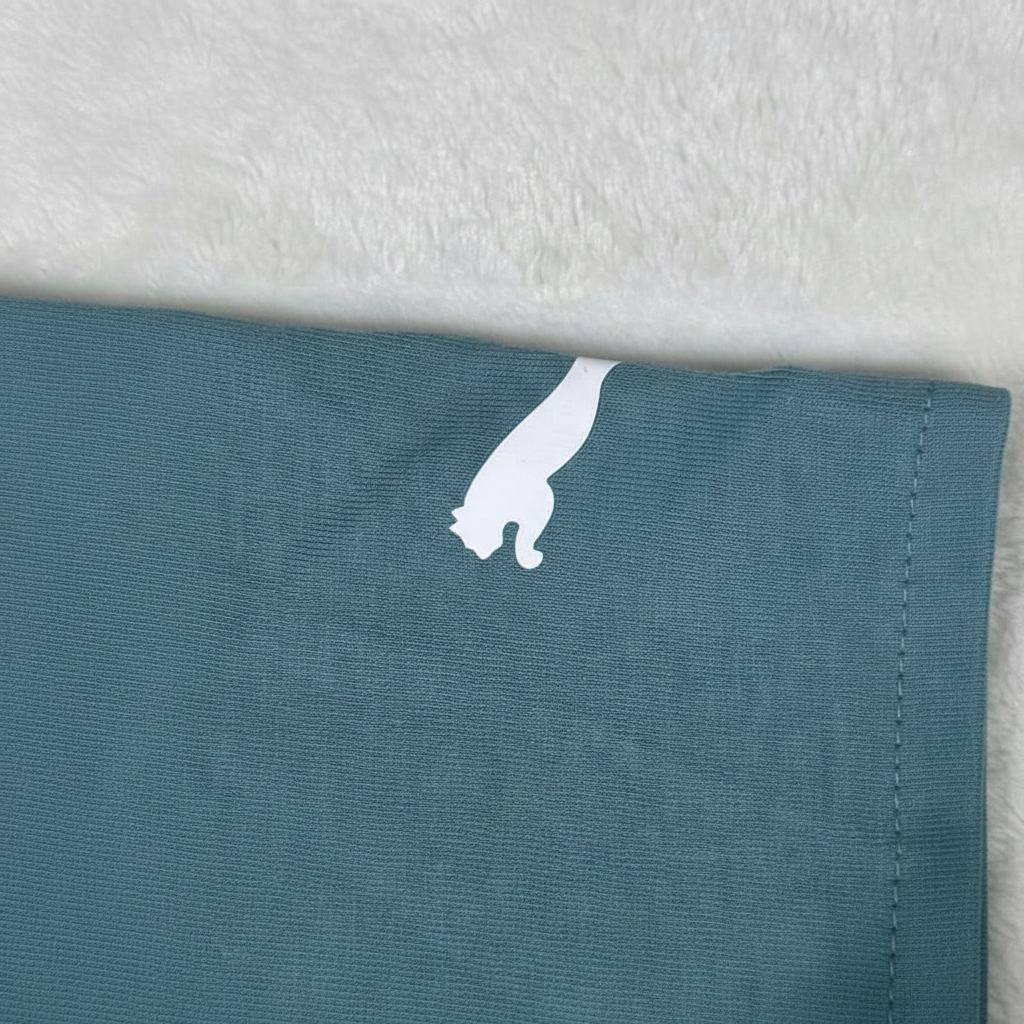 Logo Puma en manga lateral